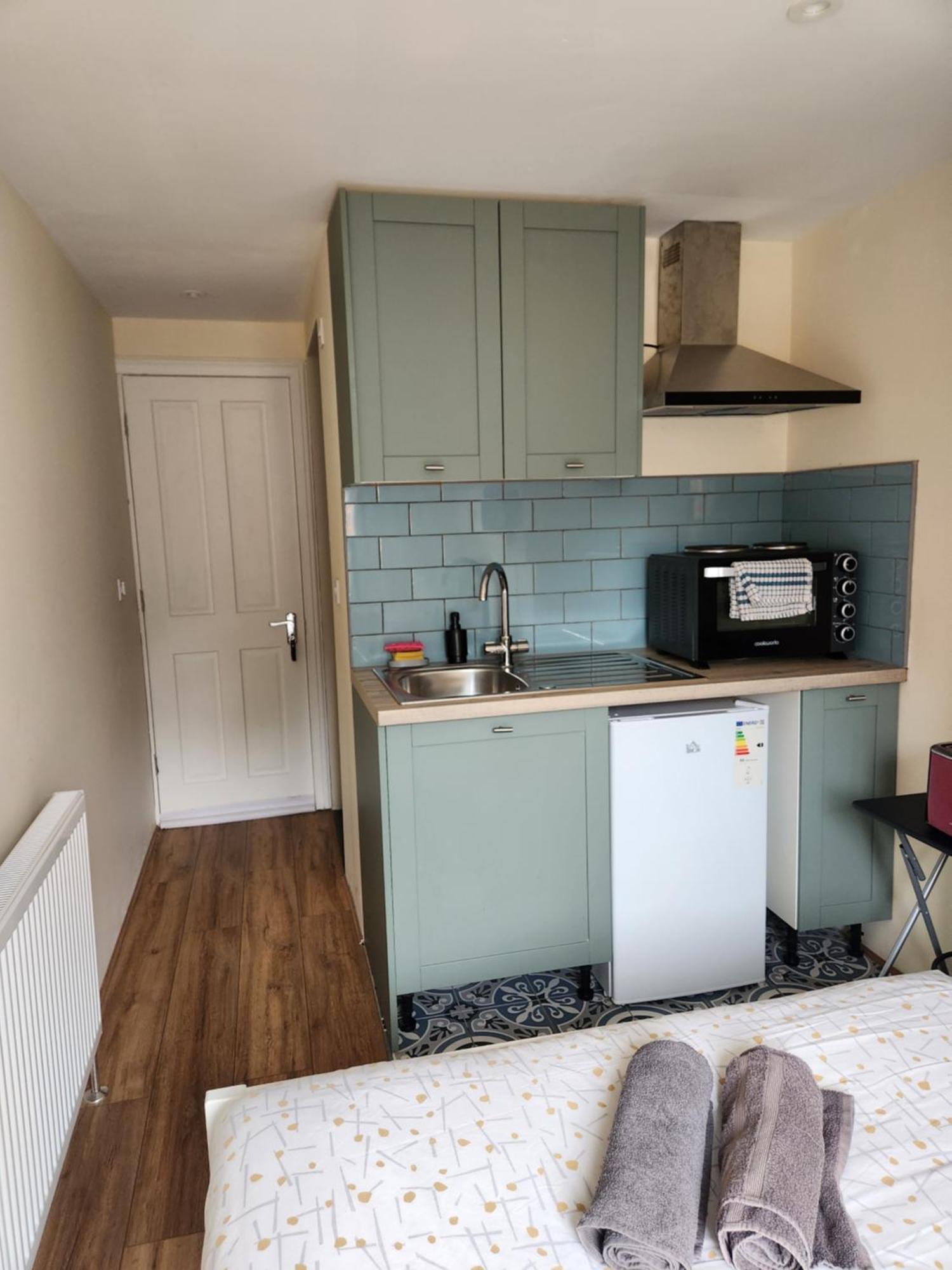 Ensuite Studio Flat Crawley-Gatwick Ifield Exterior foto